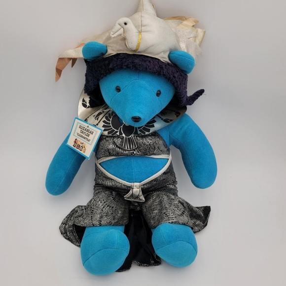 Cleopawtra" Elizabear Taylor, Cleopatra styled collectible teddy bear (1988) - Picture 6 of 8